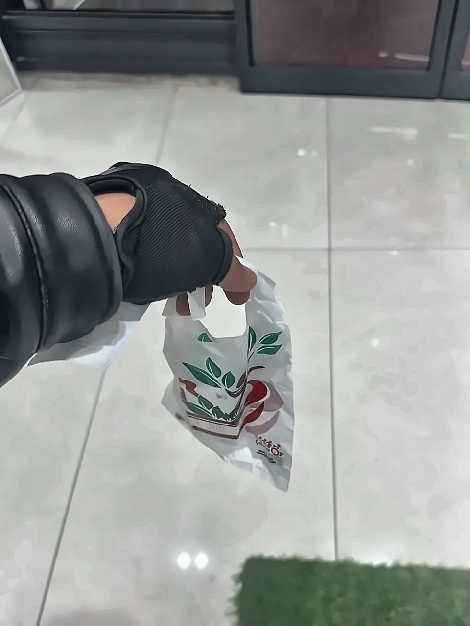 Küçük poşet: eczane ve market siparişi